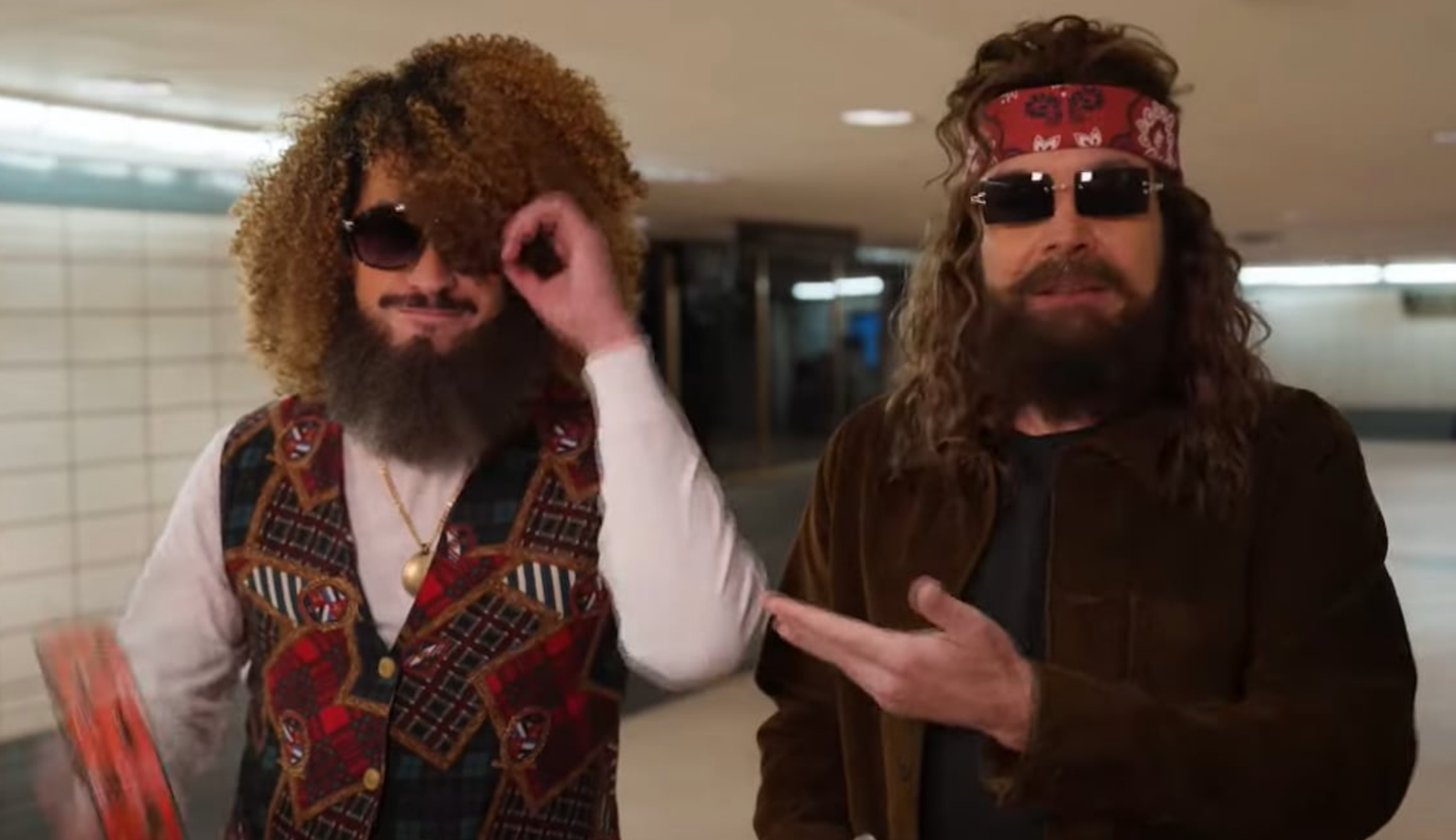 Bad Bunny y Jimmy Fallon cantan juntos en el metro de Nueva York